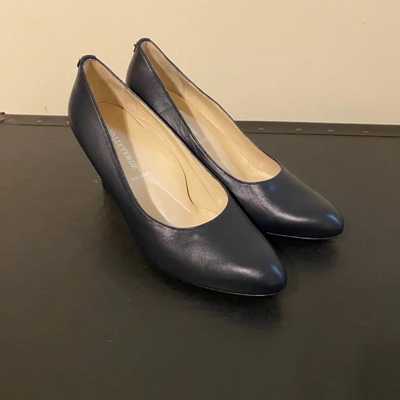 Vallaverde Chic Navy Blue Women’s Leather Heels w/ Letter V on Heel, Sz 8-1/2. - Picture 5 of 14